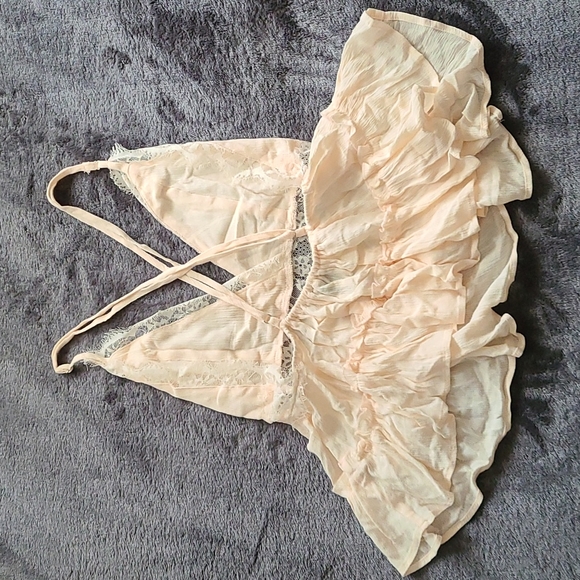 Unique lace cami - Picture 2 of 3